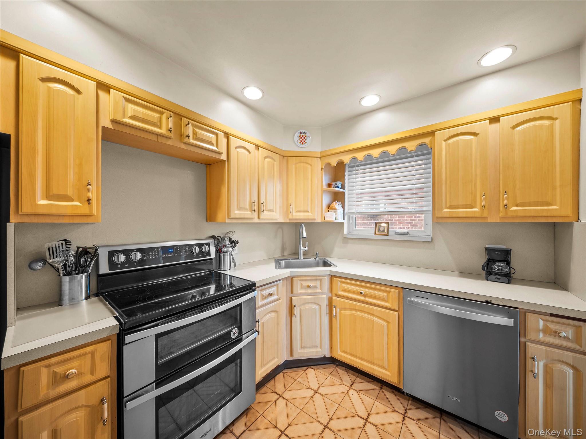 #9 photo, 16407 27th Avenue, Куинс ‖ Flushing , NY 11354