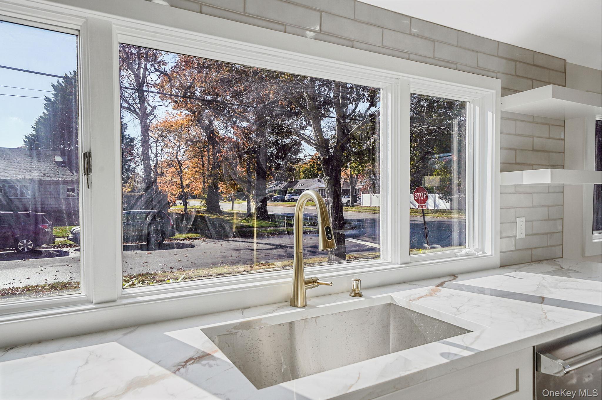 #11 photo, 67 Bardolier Lane, 东长岛 海湾 Bay Shore , NY 11706