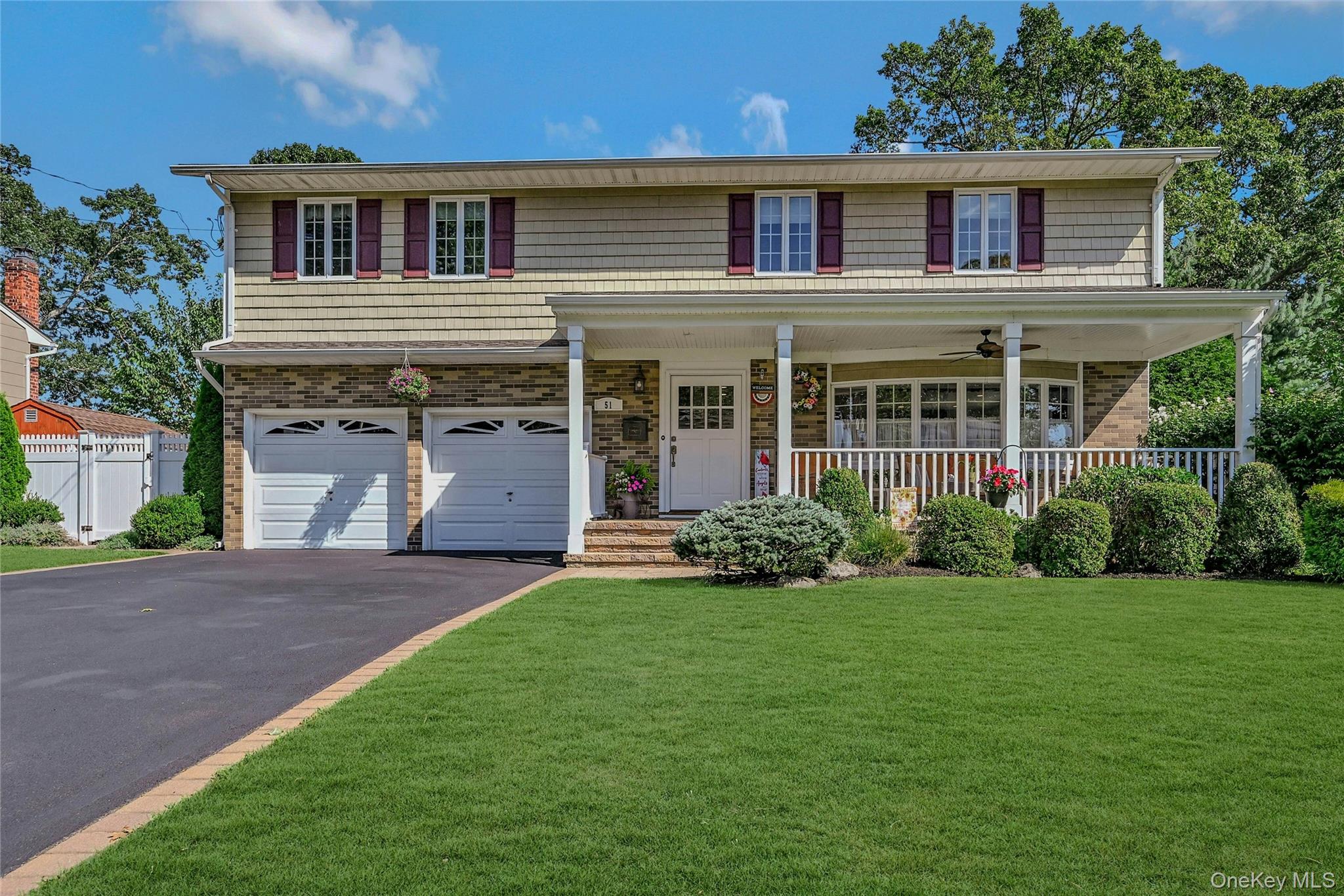 #1 photo, 51 Oakwood Hills Drive, מחוז סאפוק East Islip , NY 11730