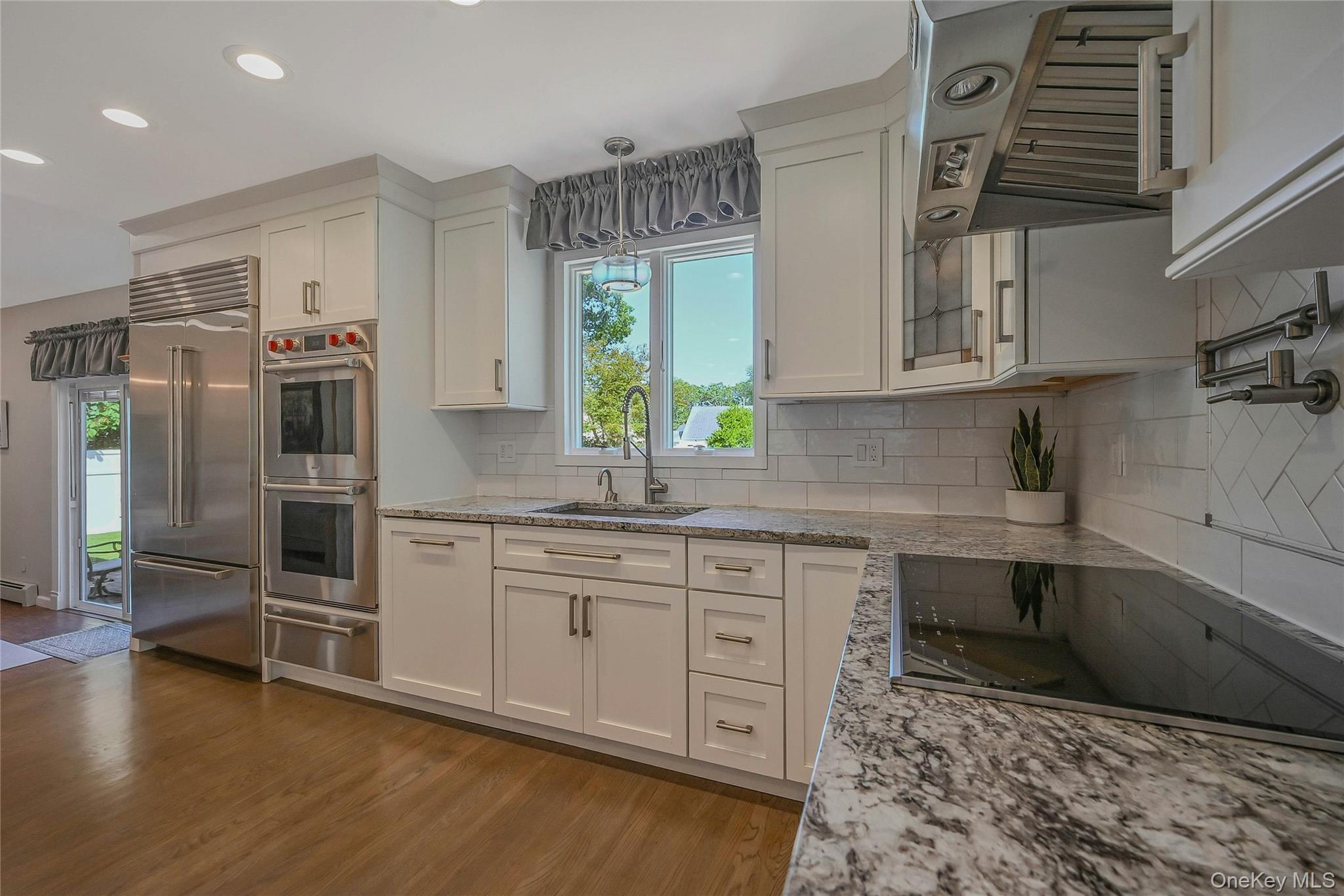 #10 photo, 51 Oakwood Hills Drive, מחוז סאפוק East Islip , NY 11730