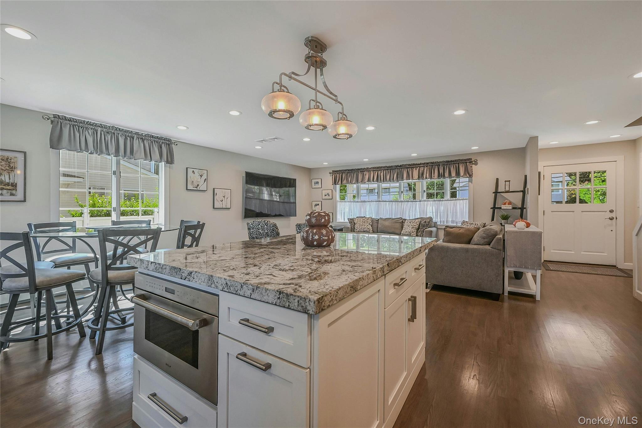 #12 photo, 51 Oakwood Hills Drive, מחוז סאפוק East Islip , NY 11730