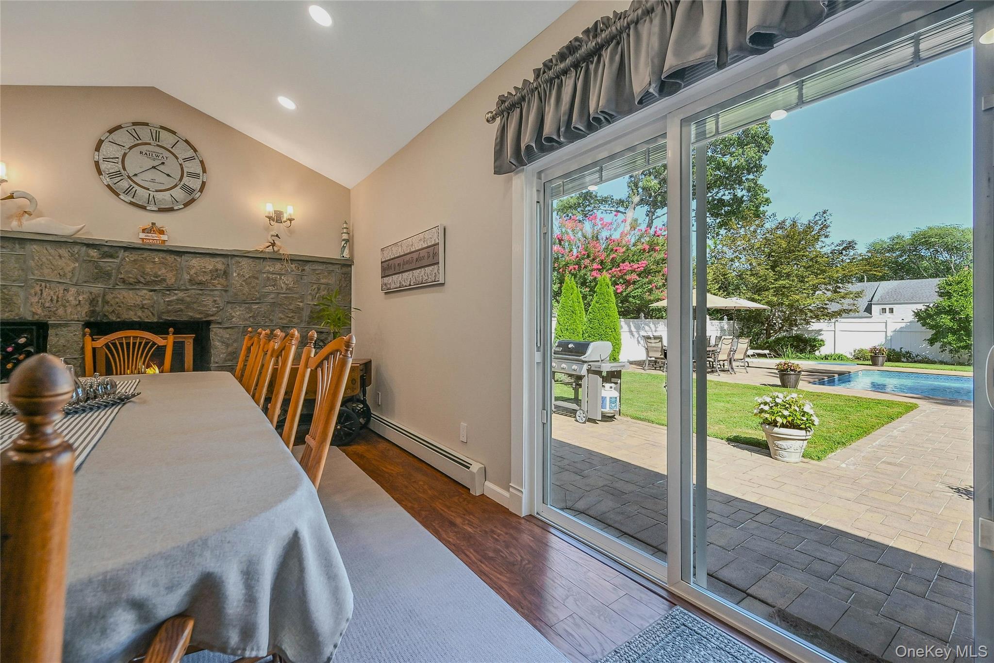 #15 photo, 51 Oakwood Hills Drive, מחוז סאפוק East Islip , NY 11730