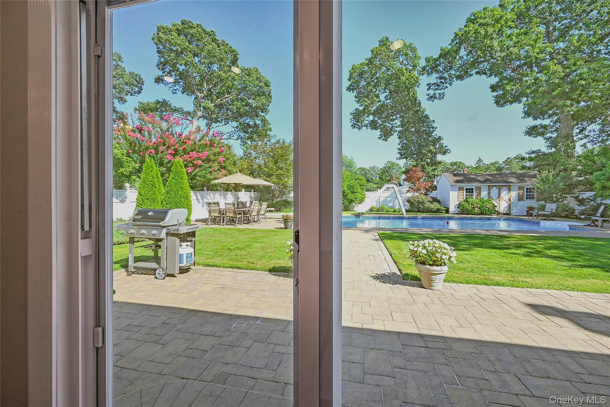 #17 photo, 51 Oakwood Hills Drive, מחוז סאפוק East Islip , NY 11730