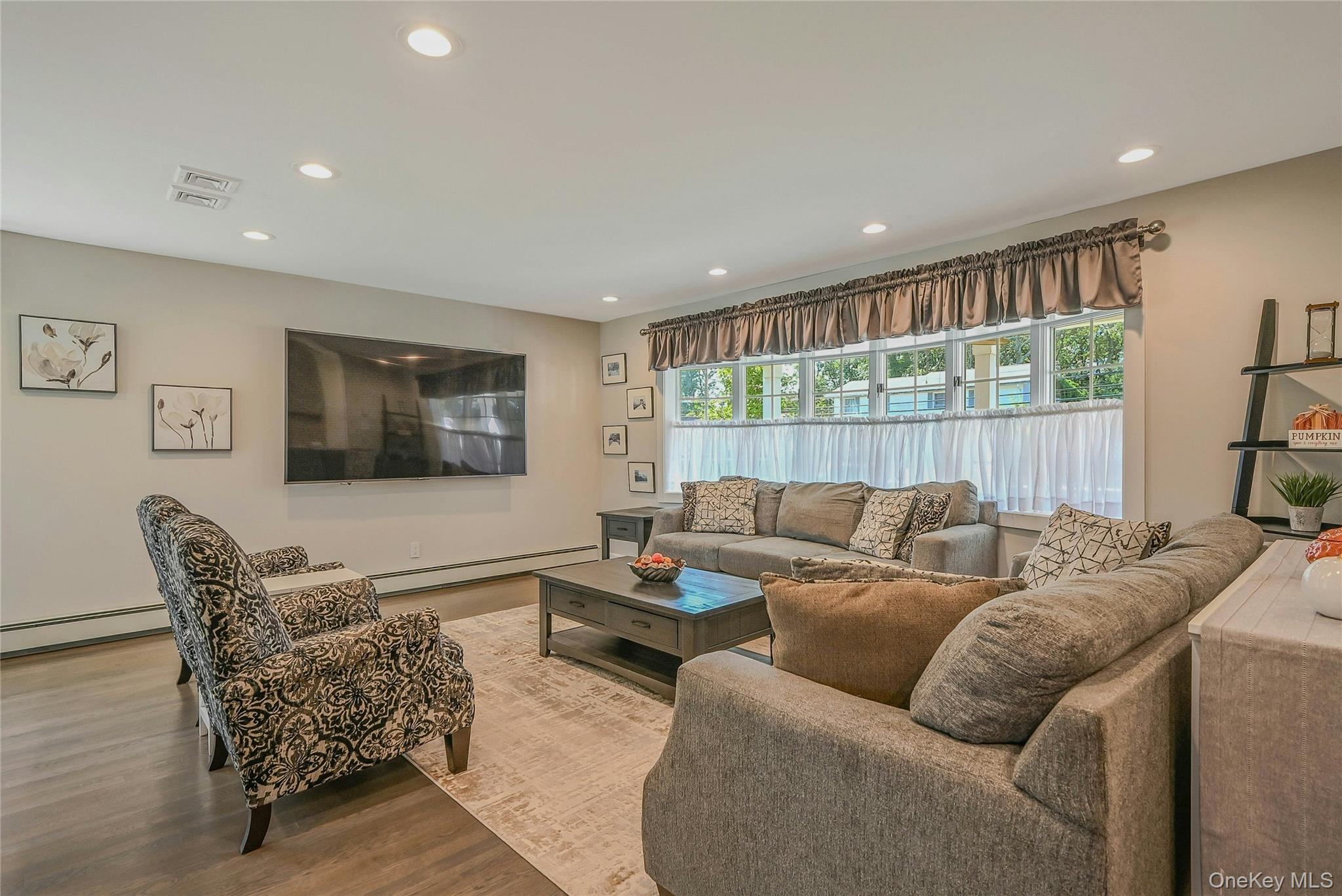 #5 photo, 51 Oakwood Hills Drive, מחוז סאפוק East Islip , NY 11730