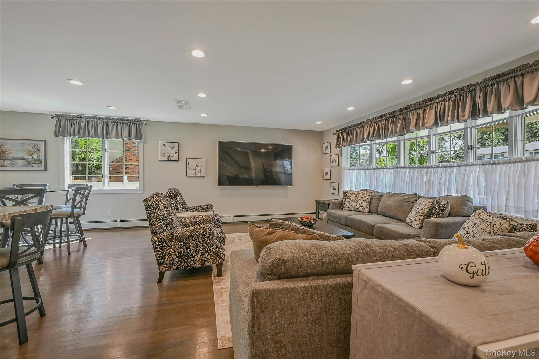 #7 photo, 51 Oakwood Hills Drive, מחוז סאפוק East Islip , NY 11730