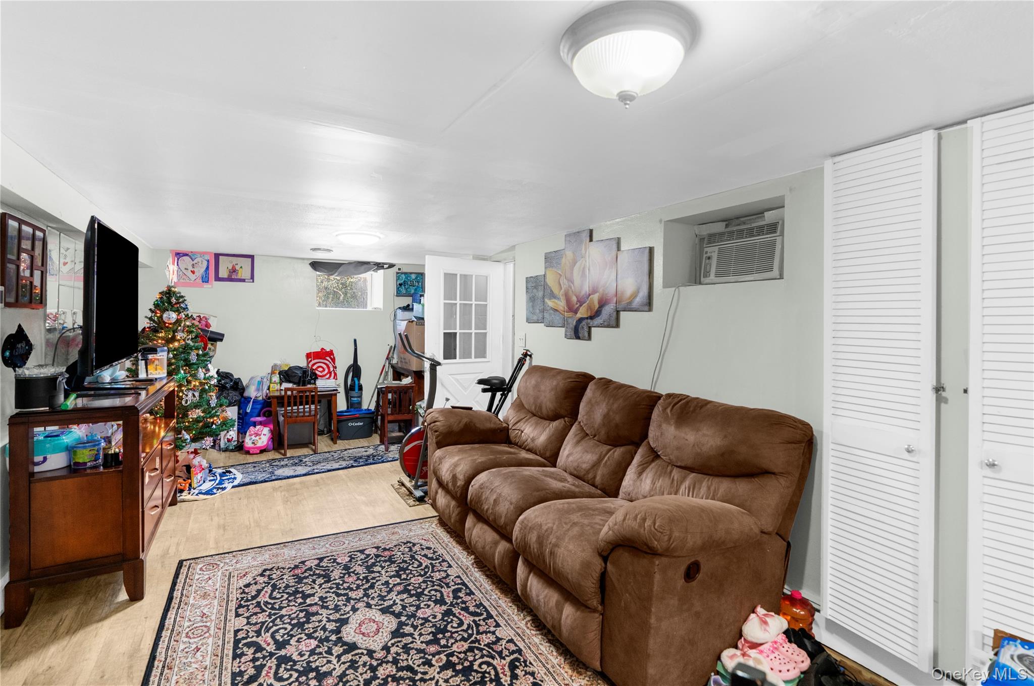 #13 photo, 9 Farragut Avenue, Bay Shore , NY 11706