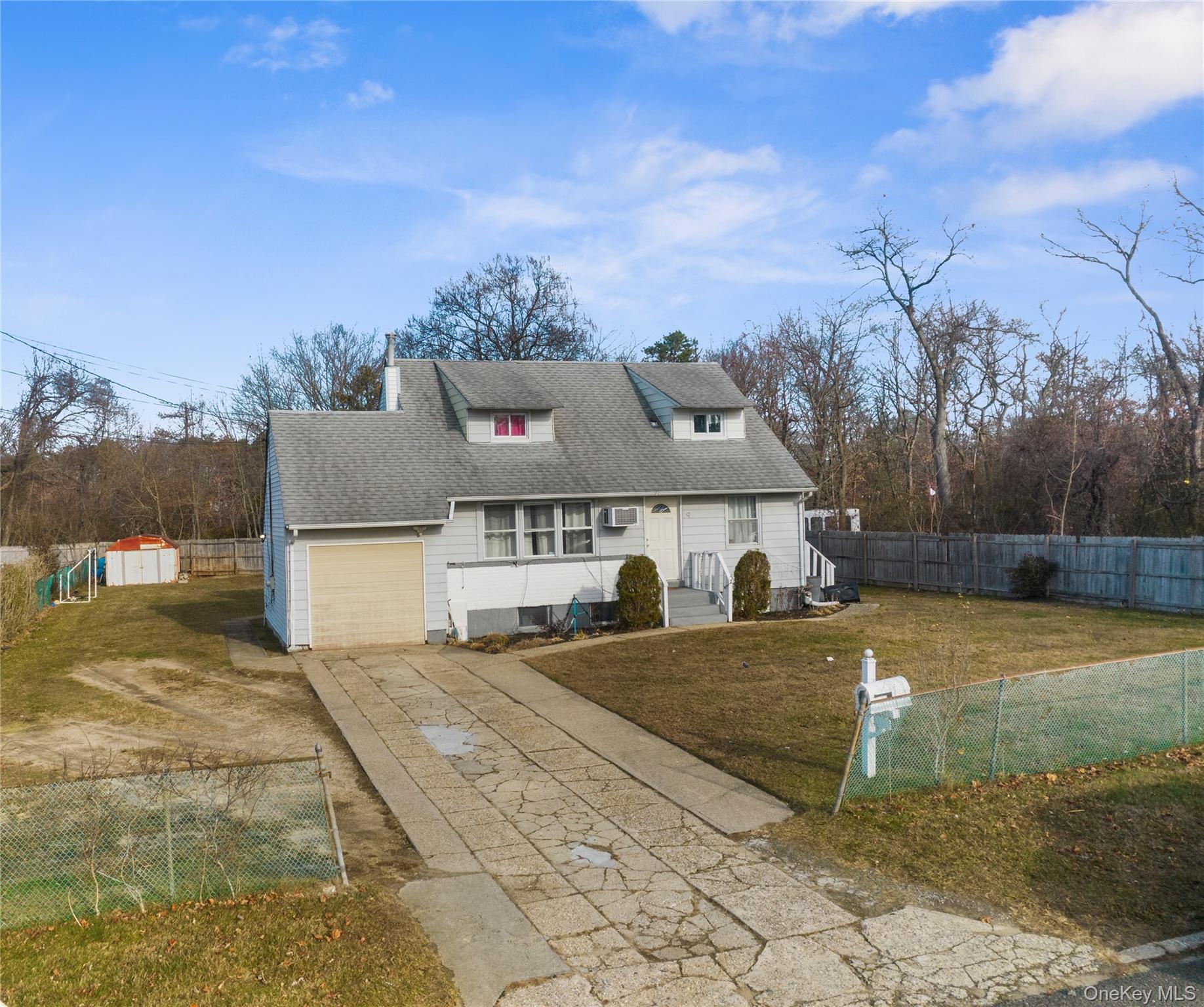 #2 photo, 9 Farragut Avenue, Bay Shore , NY 11706