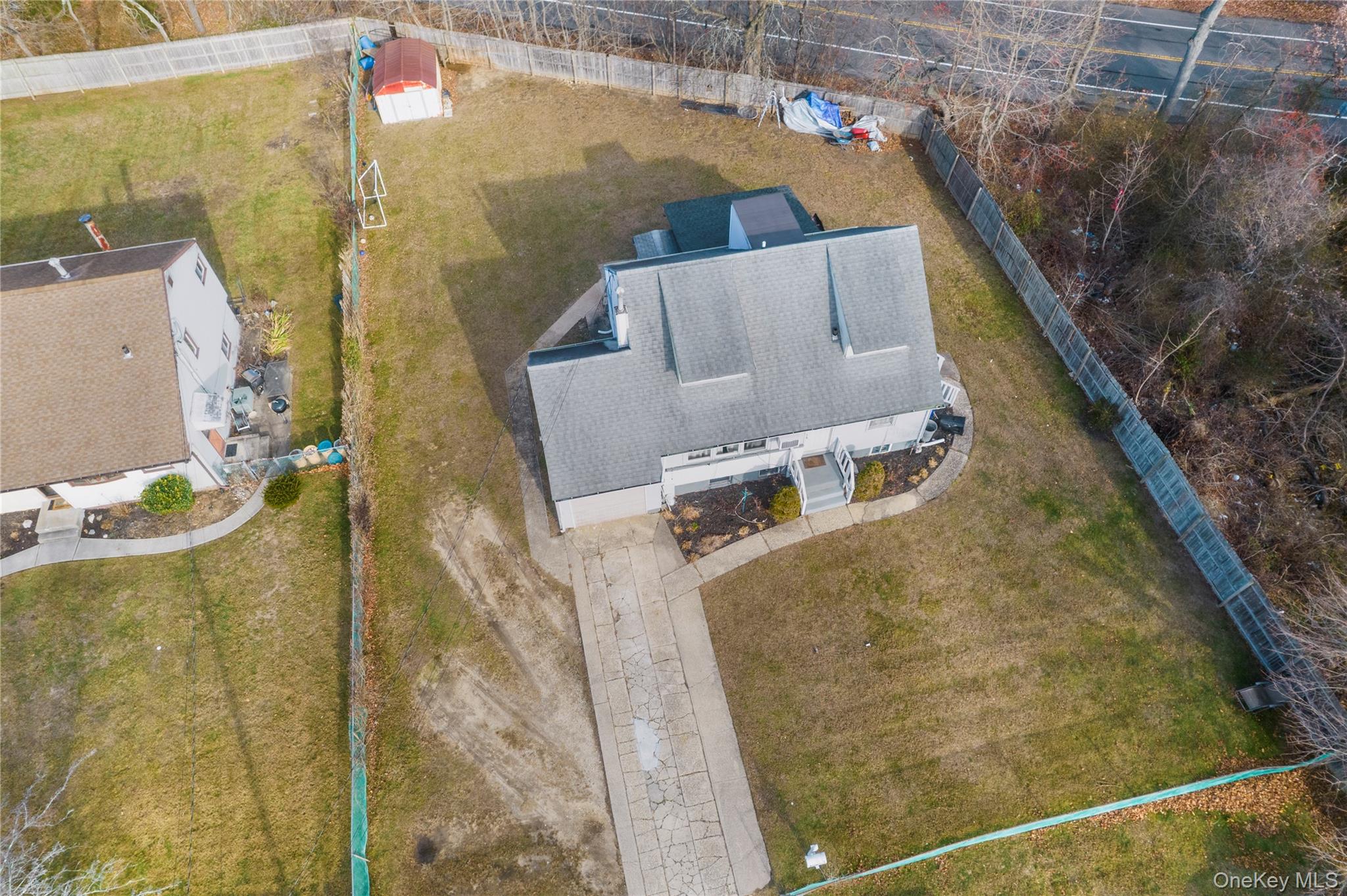 #3 photo, 9 Farragut Avenue, Bay Shore , NY 11706