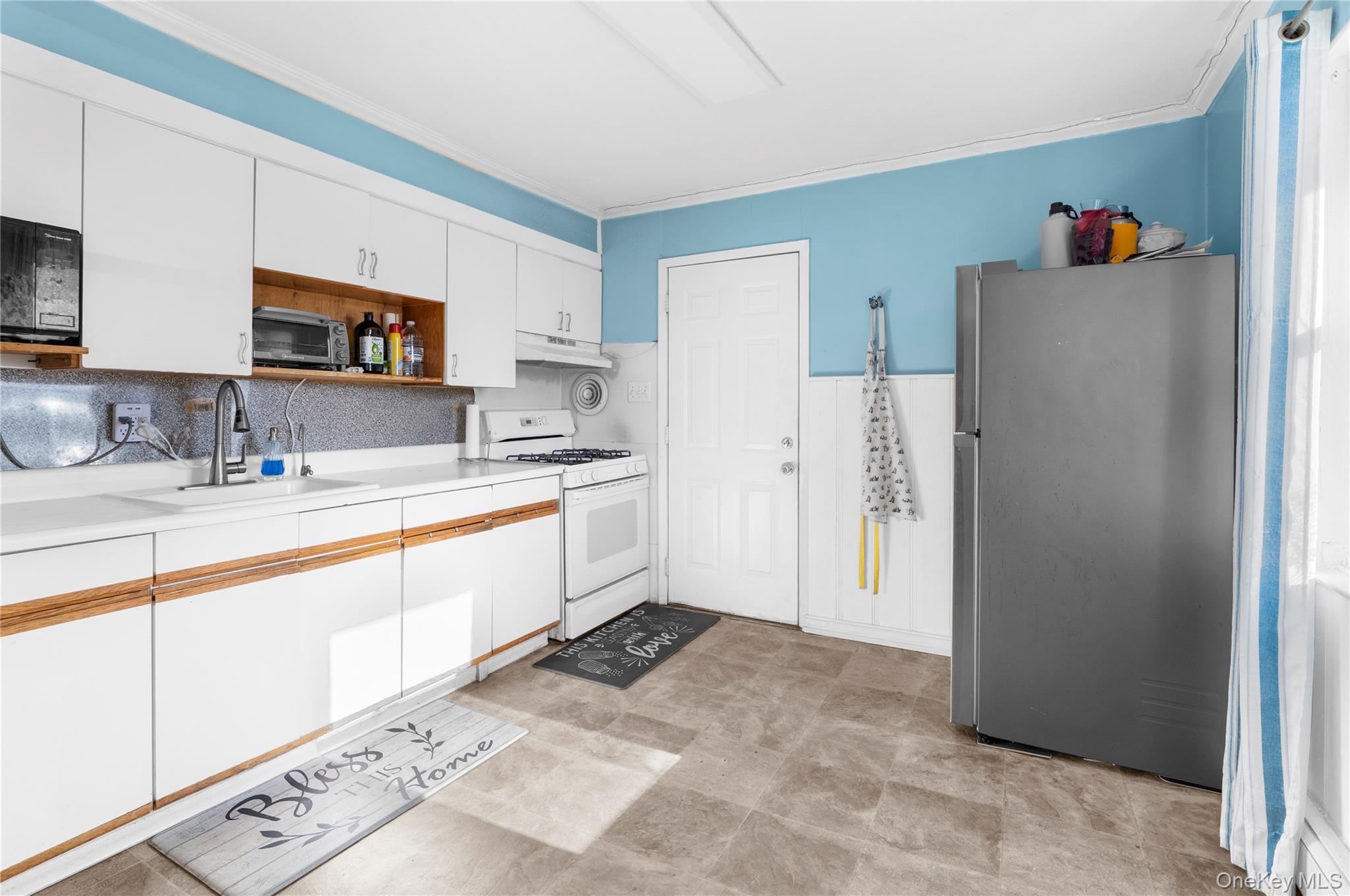 #4 photo, 9 Farragut Avenue, Bay Shore , NY 11706