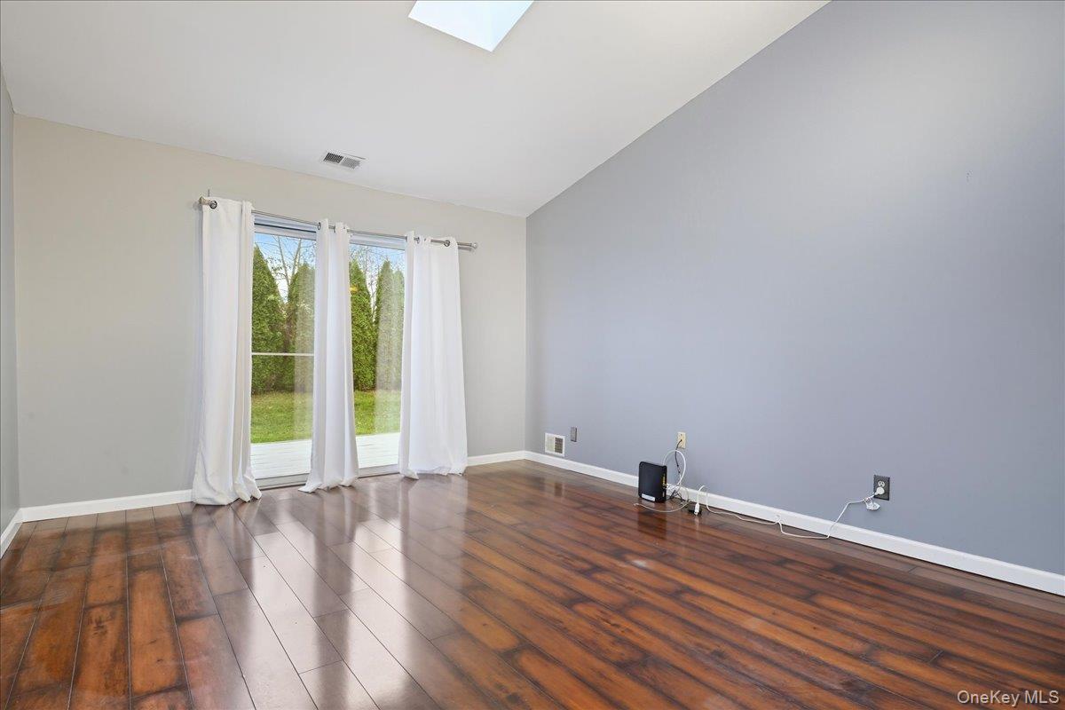 #11 photo, 23 Sandy Hill Road, सफ़ोक काउंटी Commack , NY 11725