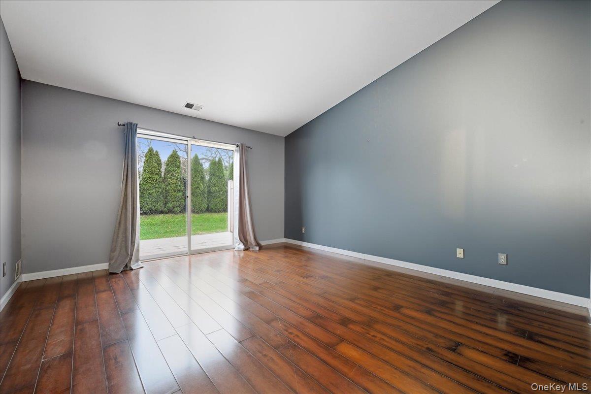 #13 photo, 23 Sandy Hill Road, सफ़ोक काउंटी Commack , NY 11725