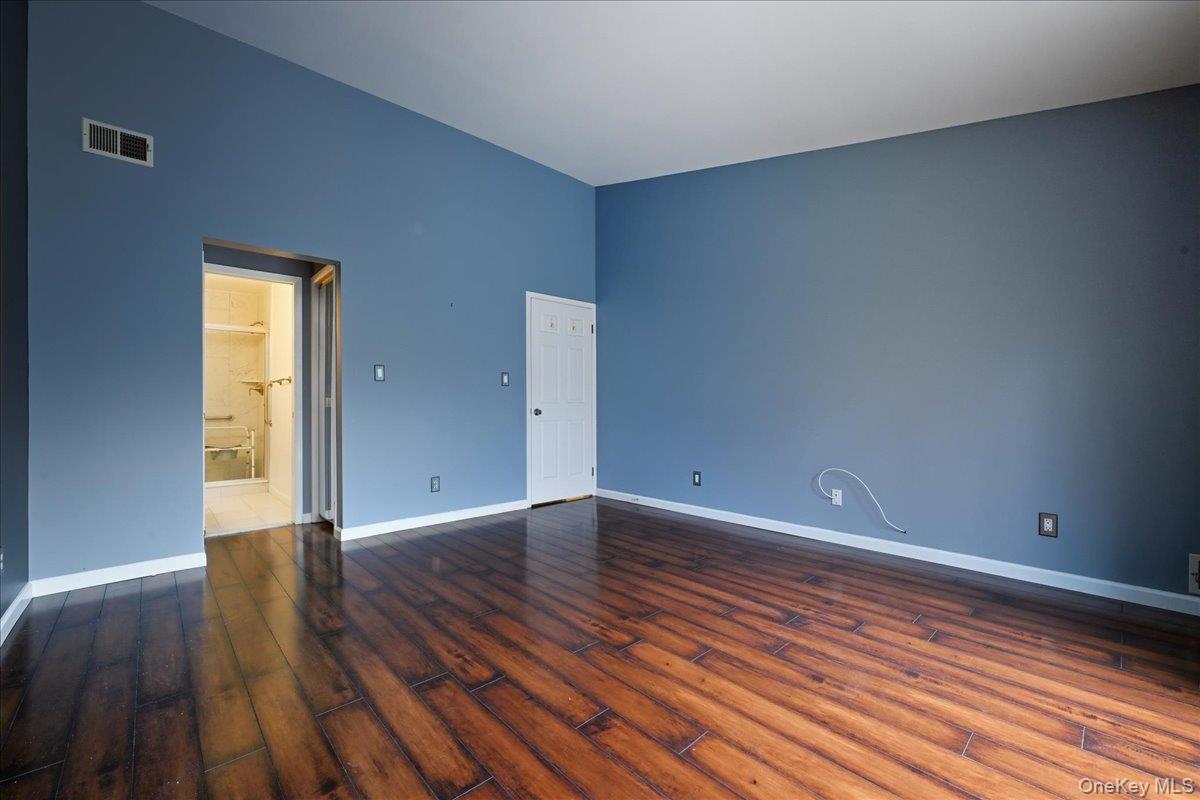 #15 photo, 23 Sandy Hill Road, सफ़ोक काउंटी Commack , NY 11725