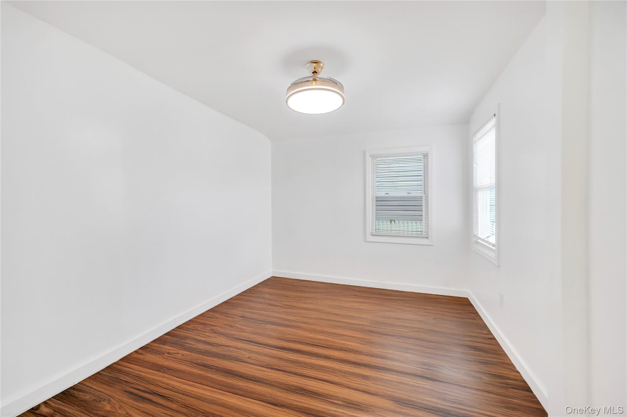 #19 photo, 192-23 116th Road, कुईंस Saint Albans , NY 11412