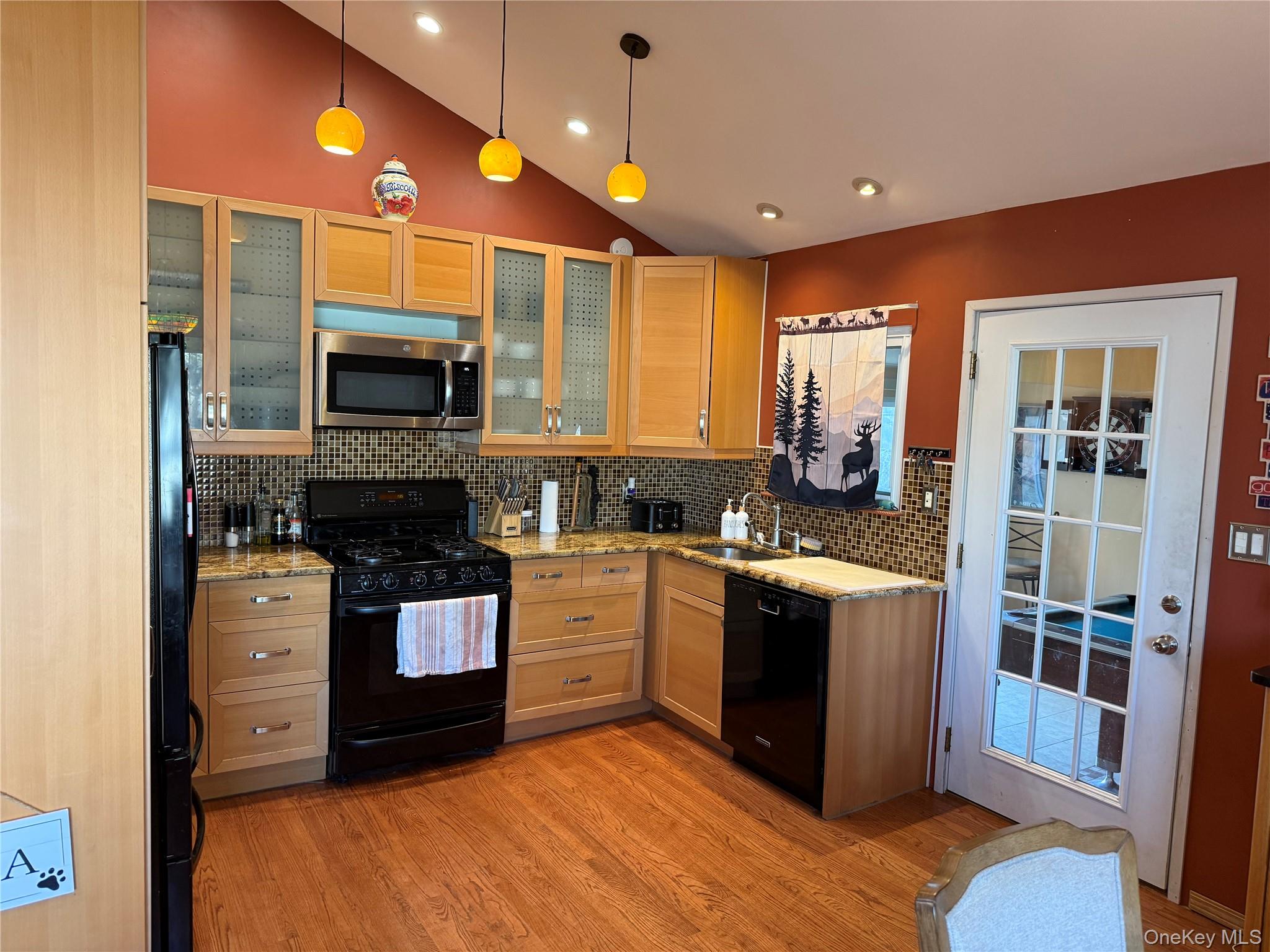 #15 photo, 613 Madison Avenue, Lindenhurst , NY 11757