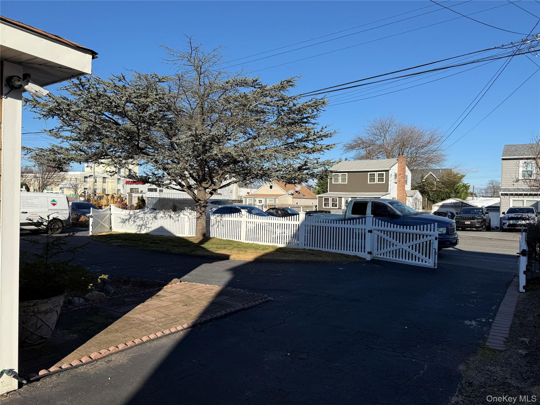 #2 photo, 613 Madison Avenue, Lindenhurst , NY 11757