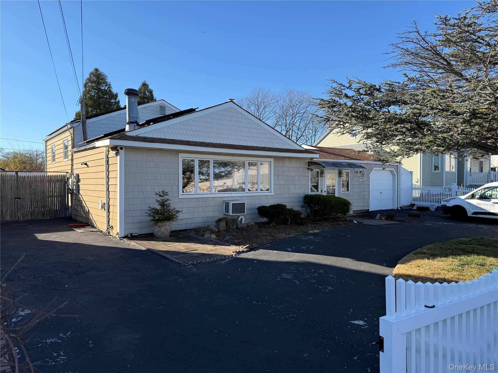 #3 photo, 613 Madison Avenue, Lindenhurst , NY 11757