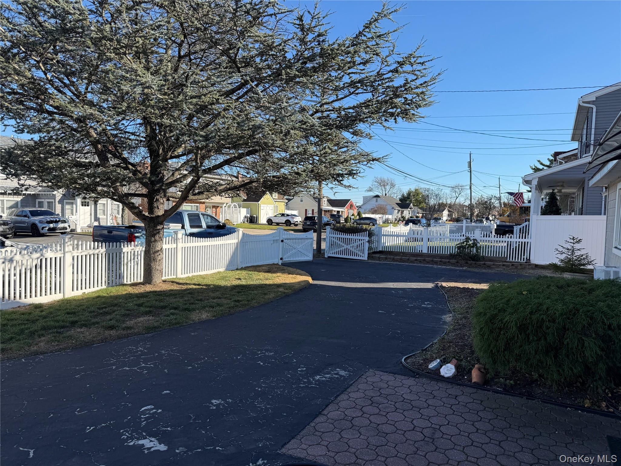 #4 photo, 613 Madison Avenue, Lindenhurst , NY 11757