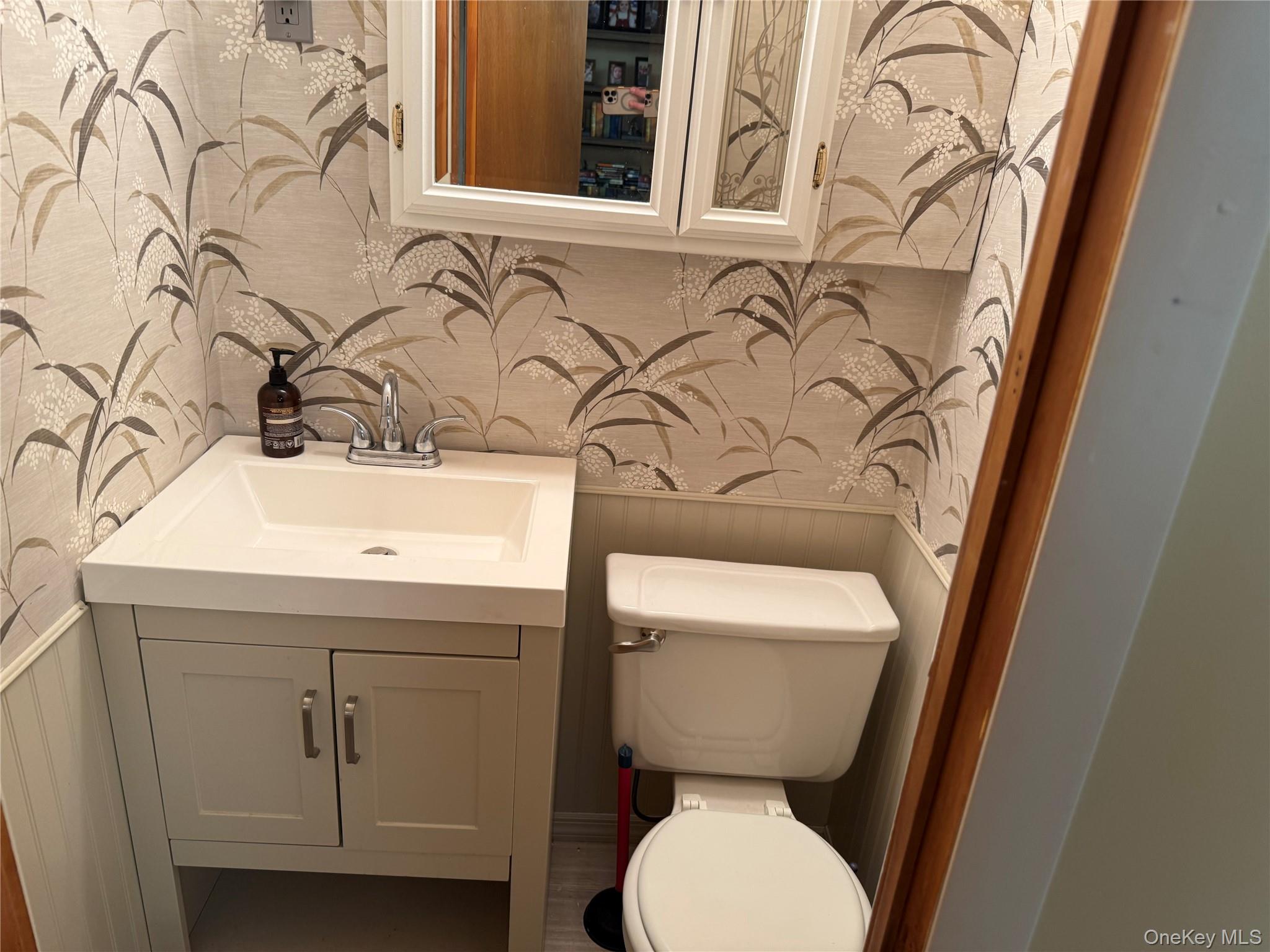 #7 photo, 613 Madison Avenue, Lindenhurst , NY 11757