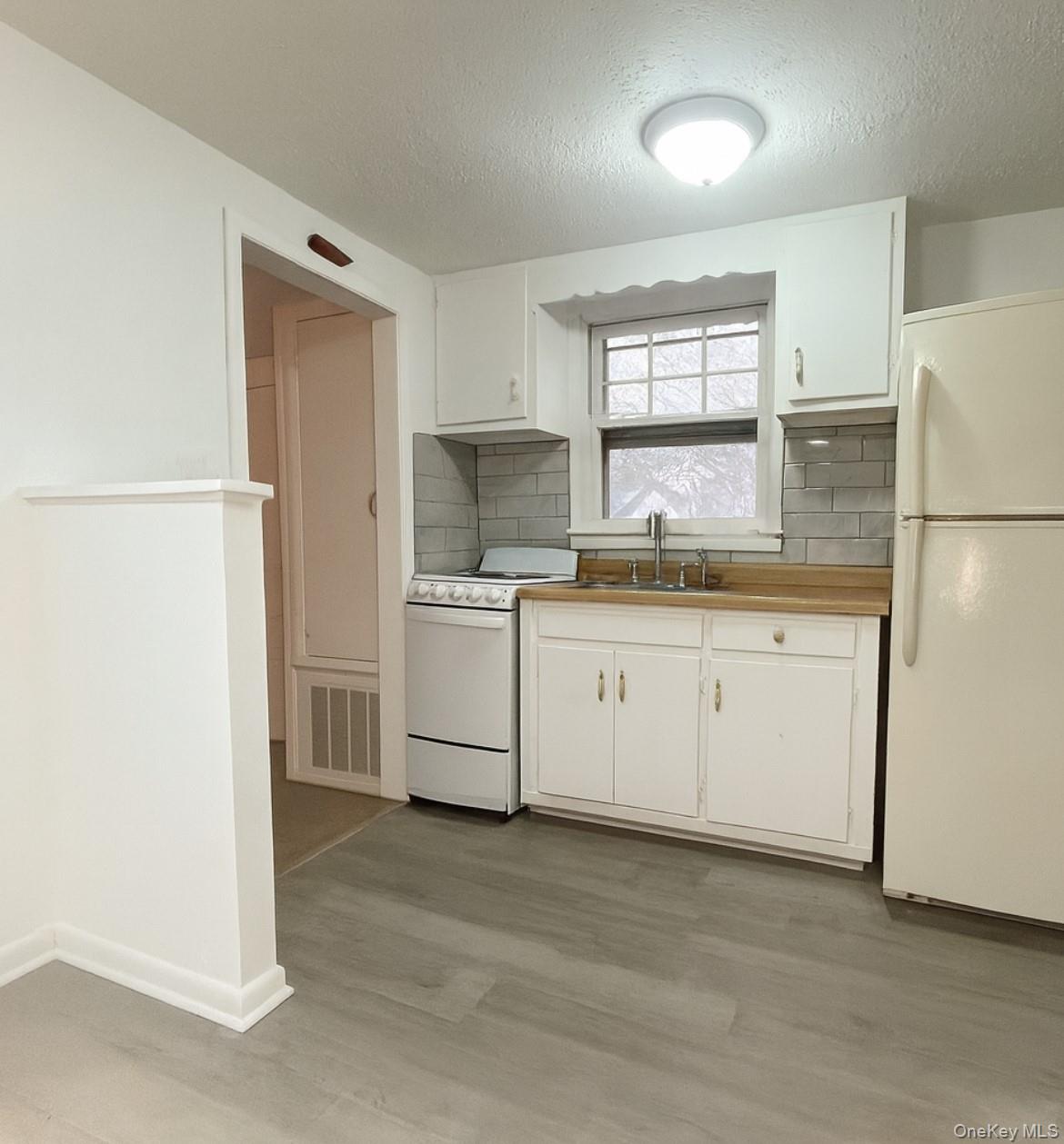 #3 photo, 27 Middle Line Avenue, Medford , NY 11763