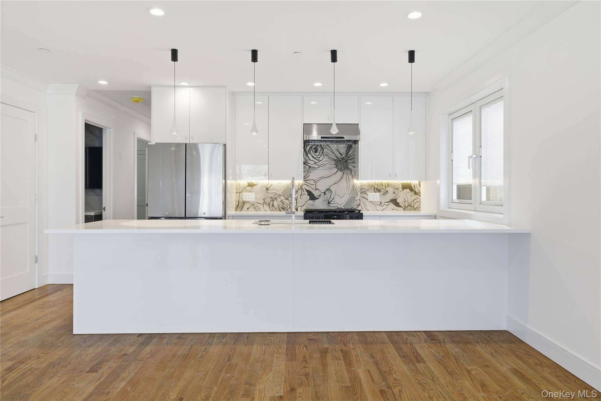 #5 photo, 550 E Harrison Street, Long Beach , NY 11561