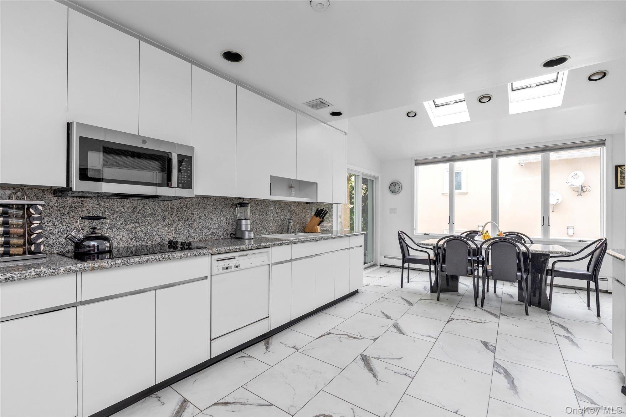 #9 photo, 895 Cherry Lane, מחוז נסאו North Woodmere , NY 11581