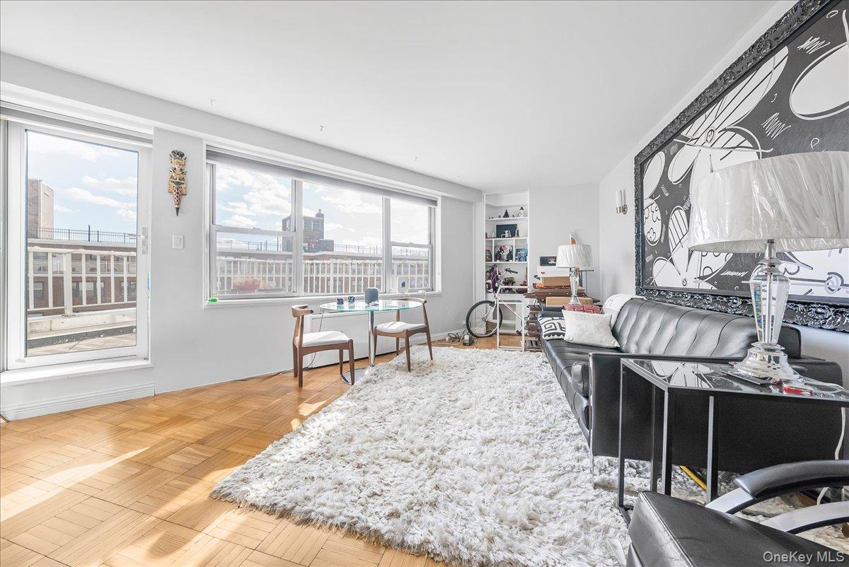 #10 photo, 125-10 Queens Boulevard, קווינס Kew Gardens , NY 11415