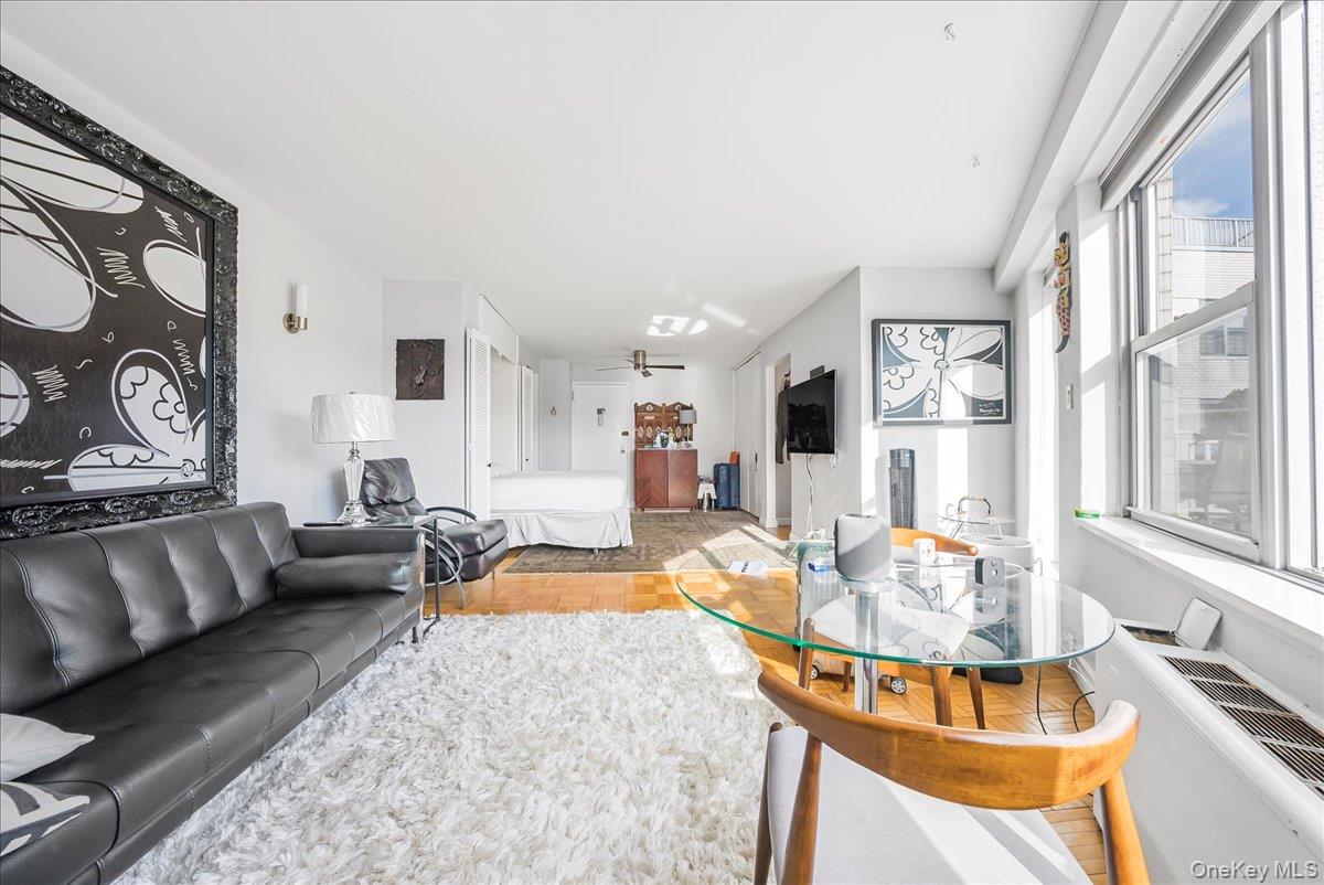 #12 photo, 125-10 Queens Boulevard, קווינס Kew Gardens , NY 11415