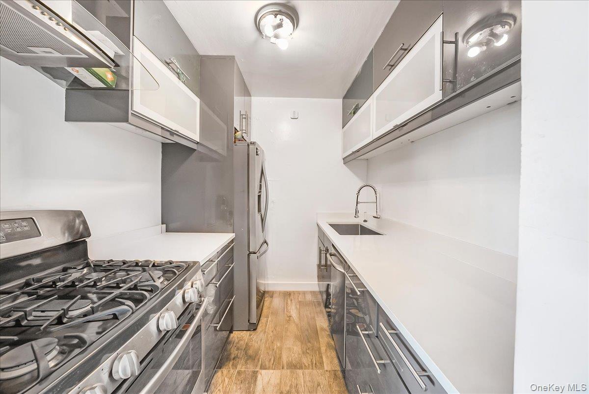 #14 photo, 125-10 Queens Boulevard, קווינס Kew Gardens , NY 11415