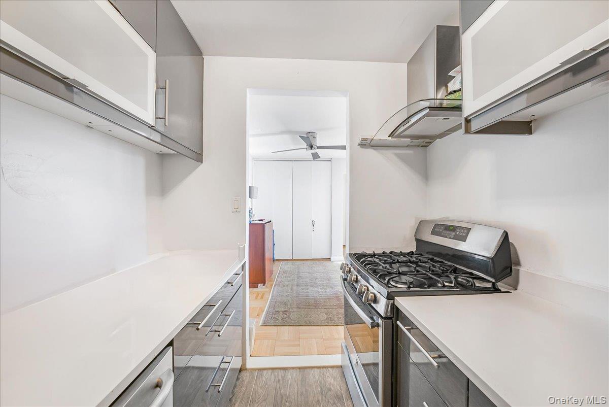 #15 photo, 125-10 Queens Boulevard, קווינס Kew Gardens , NY 11415