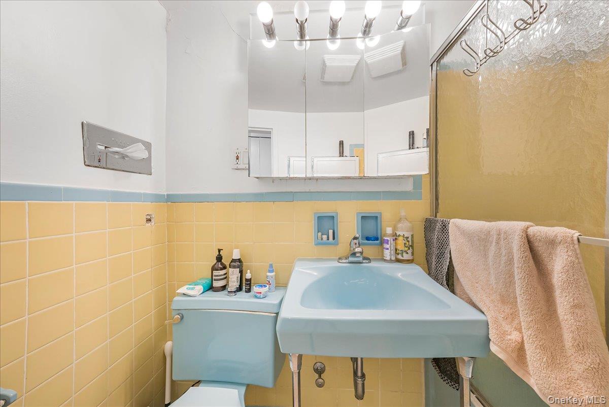 #18 photo, 125-10 Queens Boulevard, קווינס Kew Gardens , NY 11415