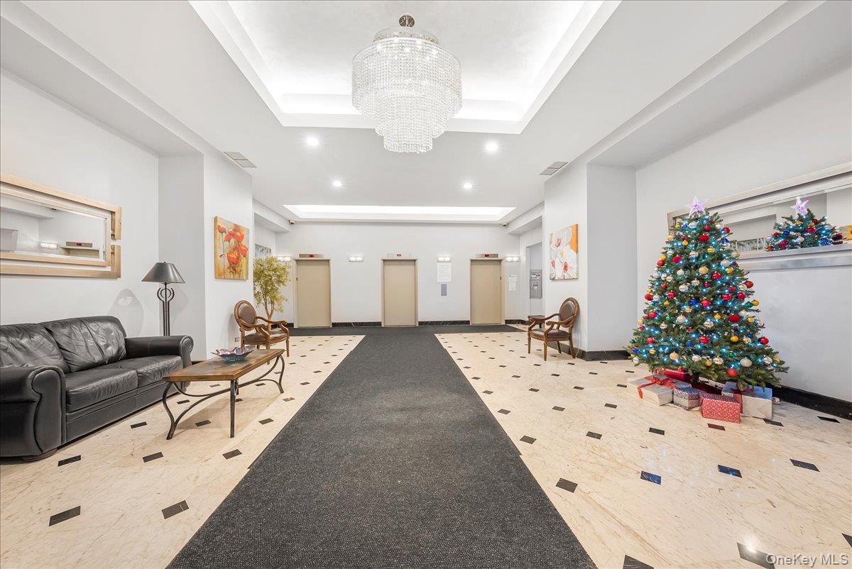 #6 photo, 125-10 Queens Boulevard, קווינס Kew Gardens , NY 11415