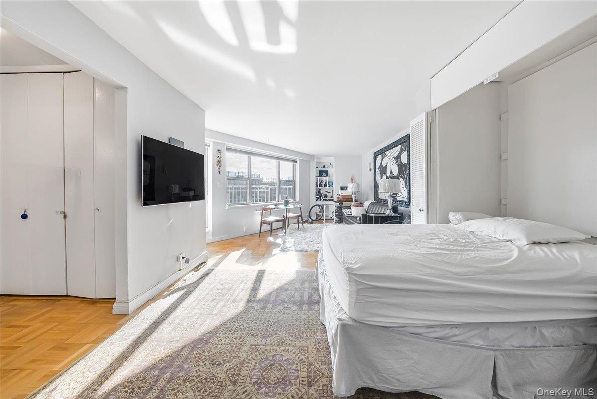 #7 photo, 125-10 Queens Boulevard, קווינס Kew Gardens , NY 11415