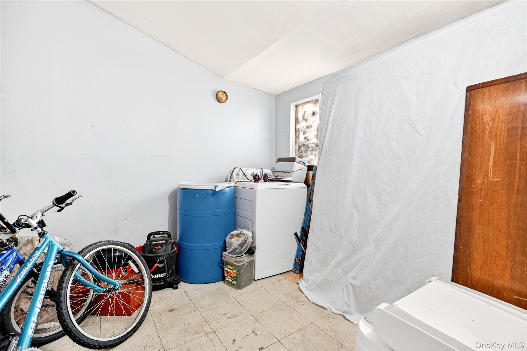 #14 photo, 1007 E 215th Street, 브롱크스 Bronx , NY 10469