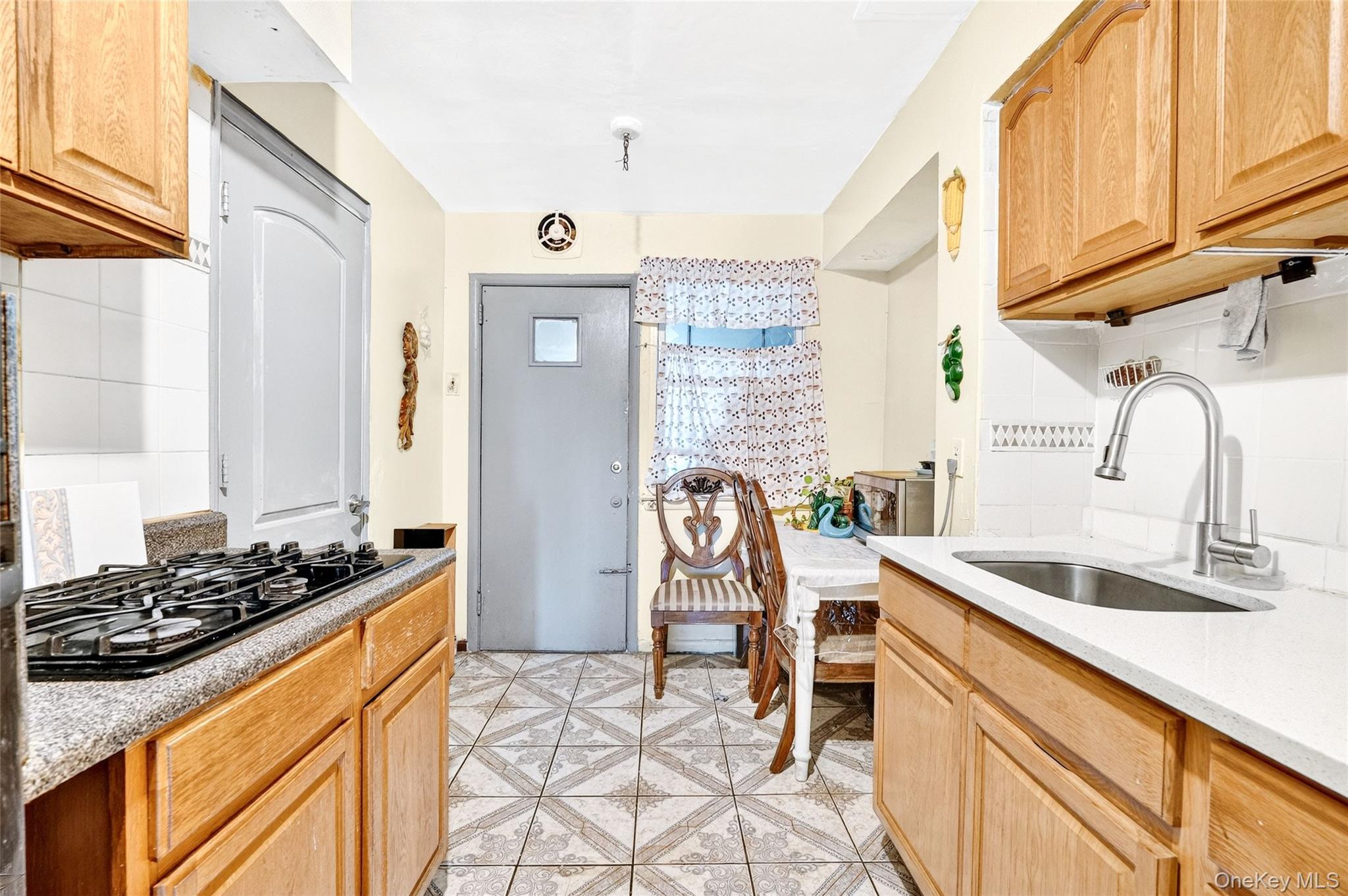 #8 photo, 1007 E 215th Street, 브롱크스 Bronx , NY 10469