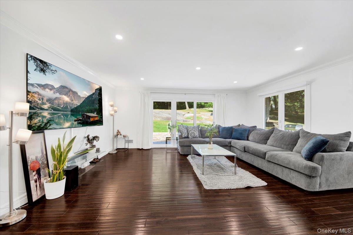 #12 photo, 270 Victory Boulevard, New Rochelle , NY 10804