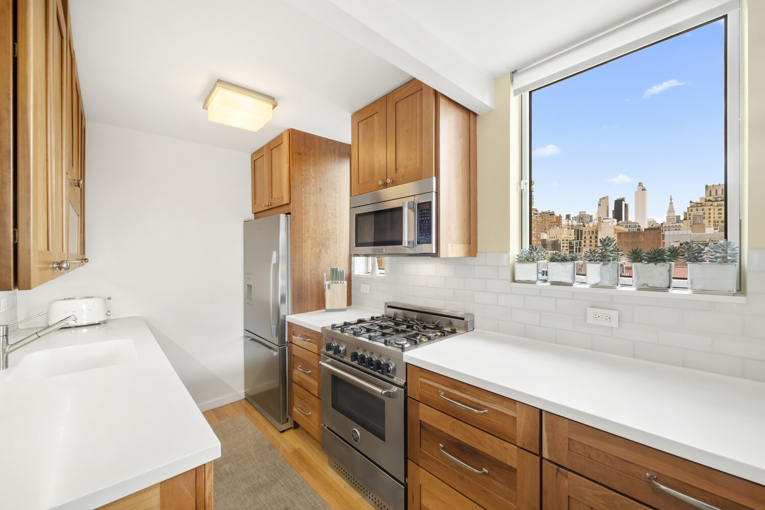 #4 photo, 420 W 23RD Street, Chelsea , NY 10011