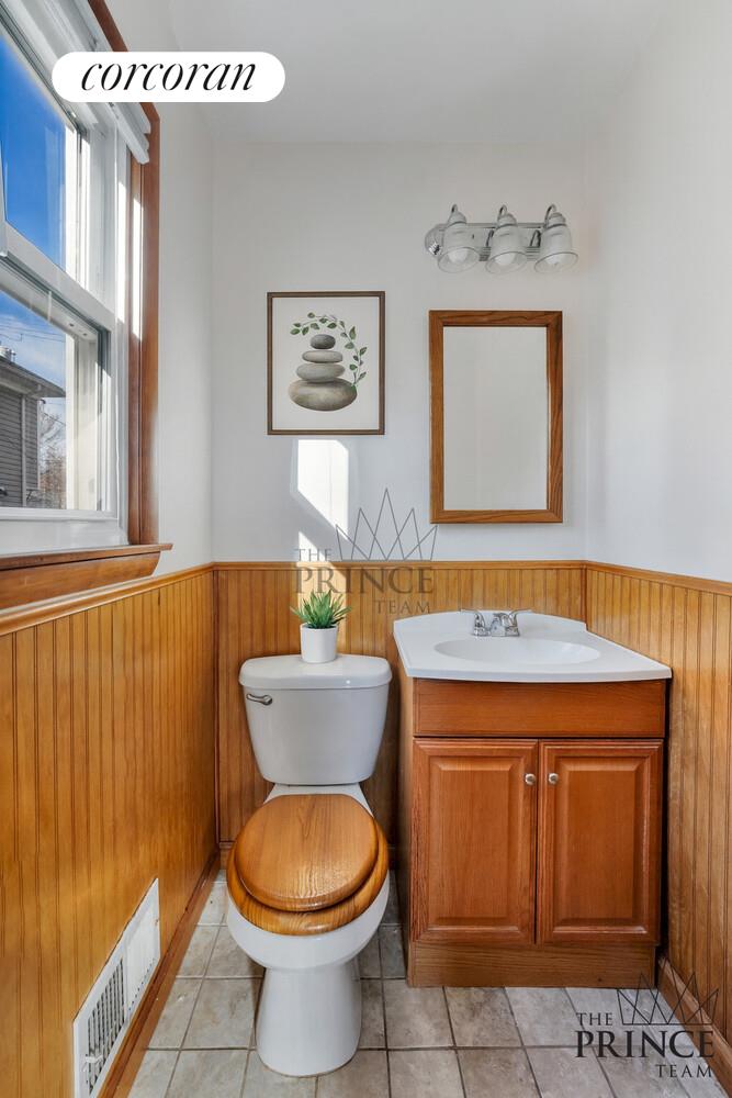 #3 photo, 561 HANOVER Avenue, New York City , NY 10304