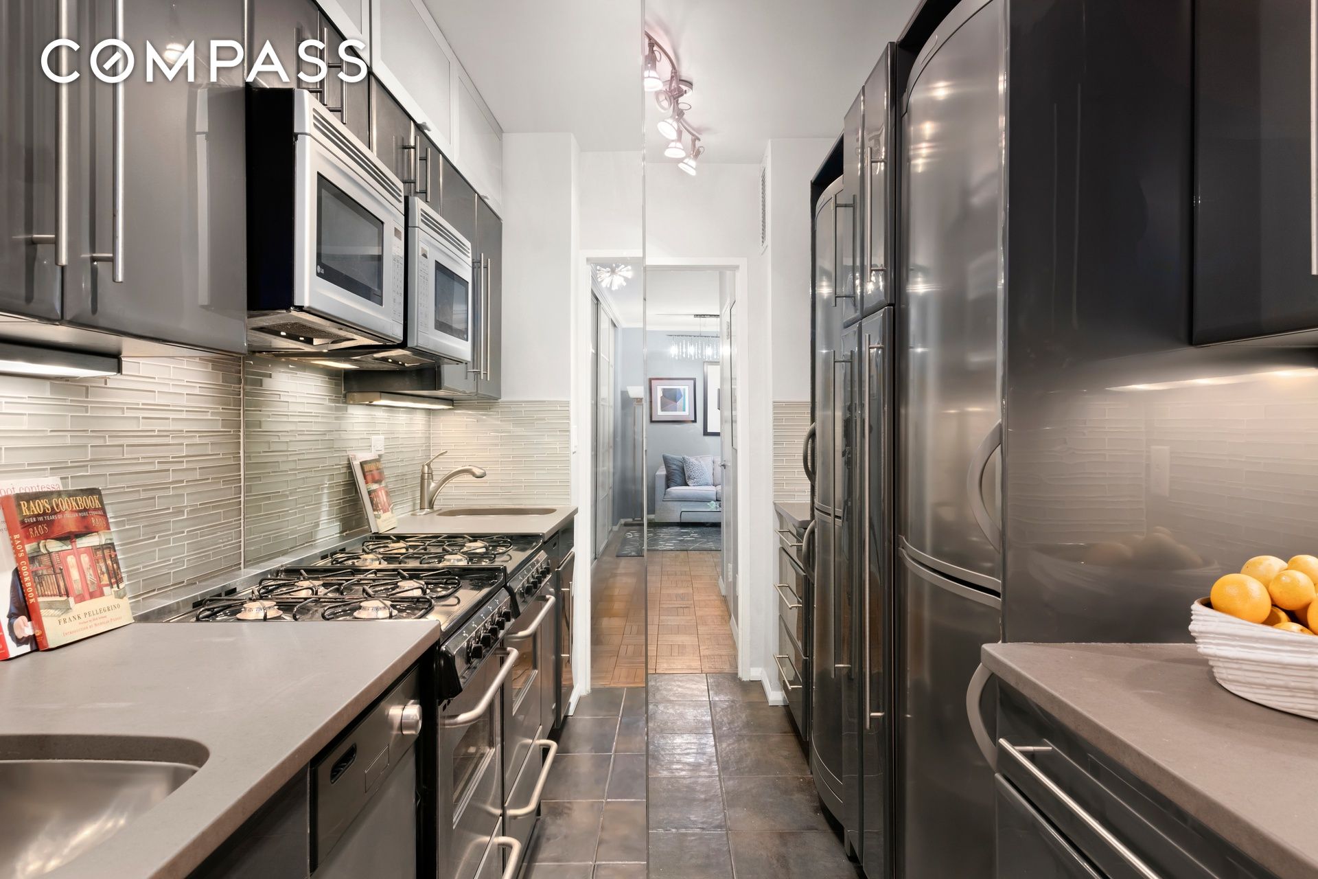 #5 photo, 20 E 9th Street, Greenwich Village , NY 10003