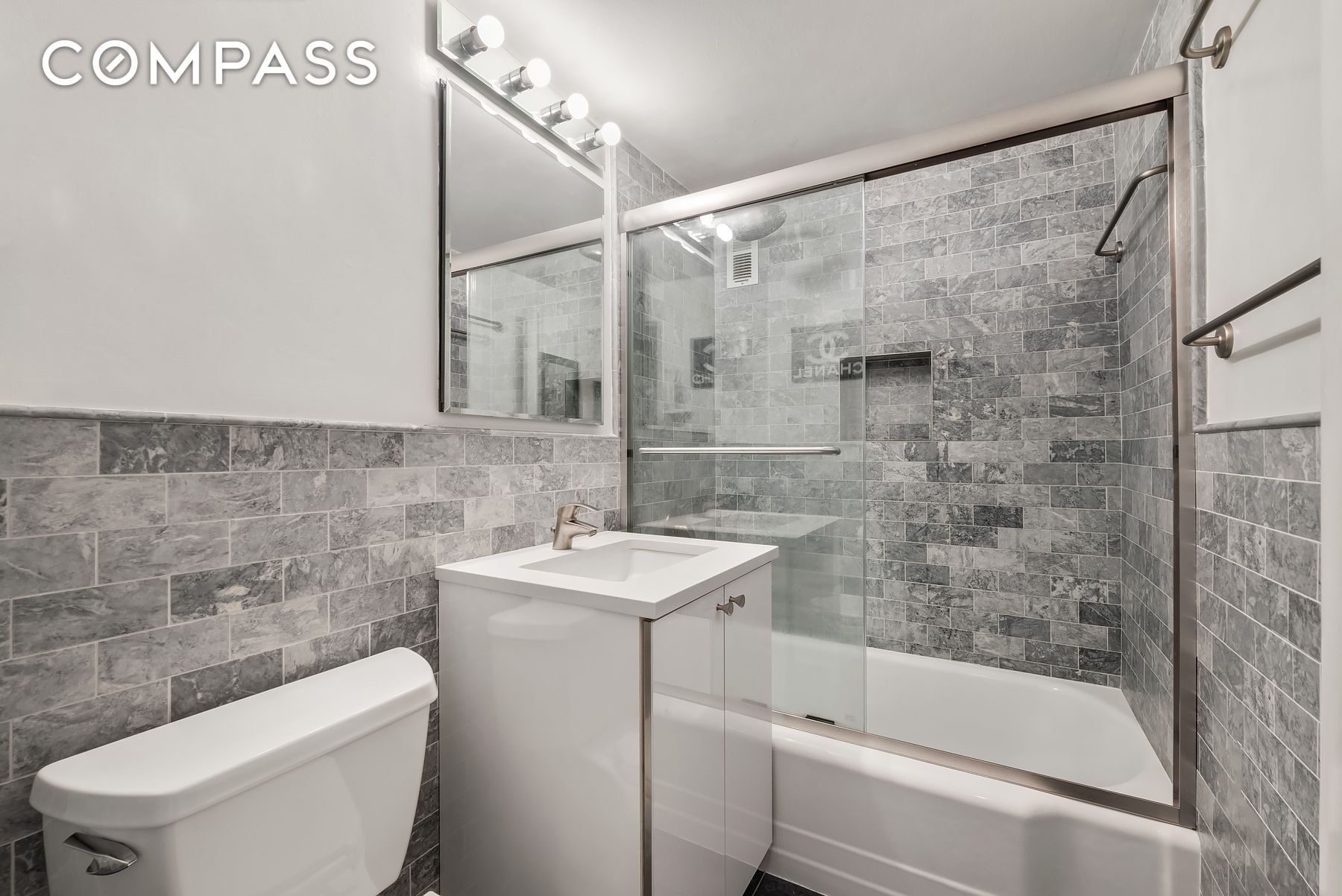 #5 photo, 63 E 9th Street, Greenwich Village , NY 10003