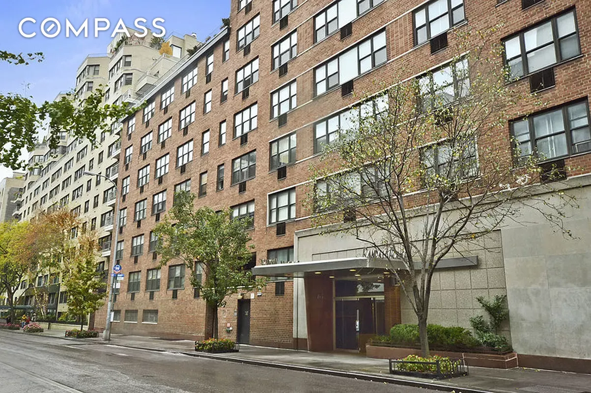 #7 photo, 63 E 9th Street, Greenwich Village , NY 10003