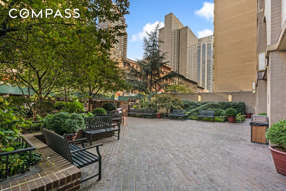 #15 photo, 400 E 70th Street, Lenox Hill , NY 10021