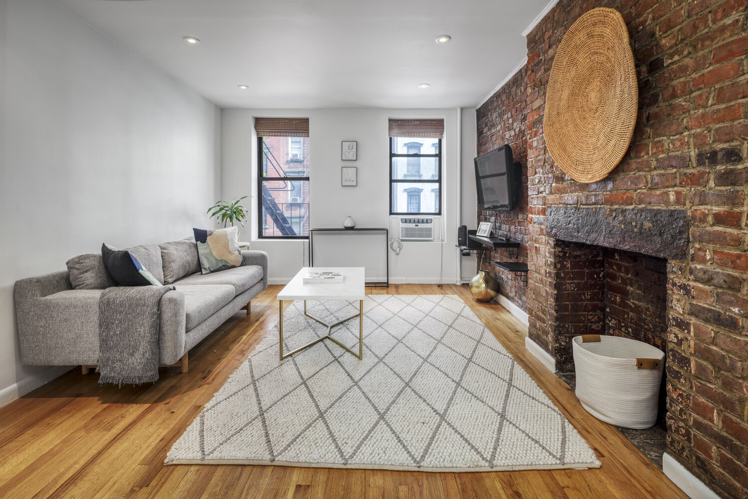 #1 photo, 334 E 5TH Street, East Village , NY 10003