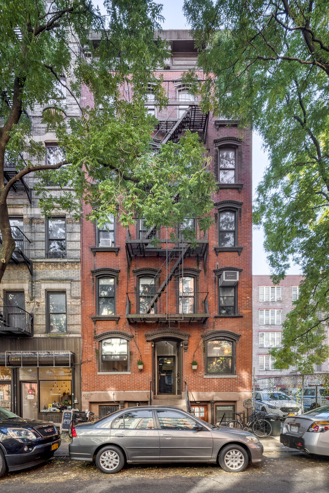 #10 photo, 334 E 5TH Street, East Village , NY 10003