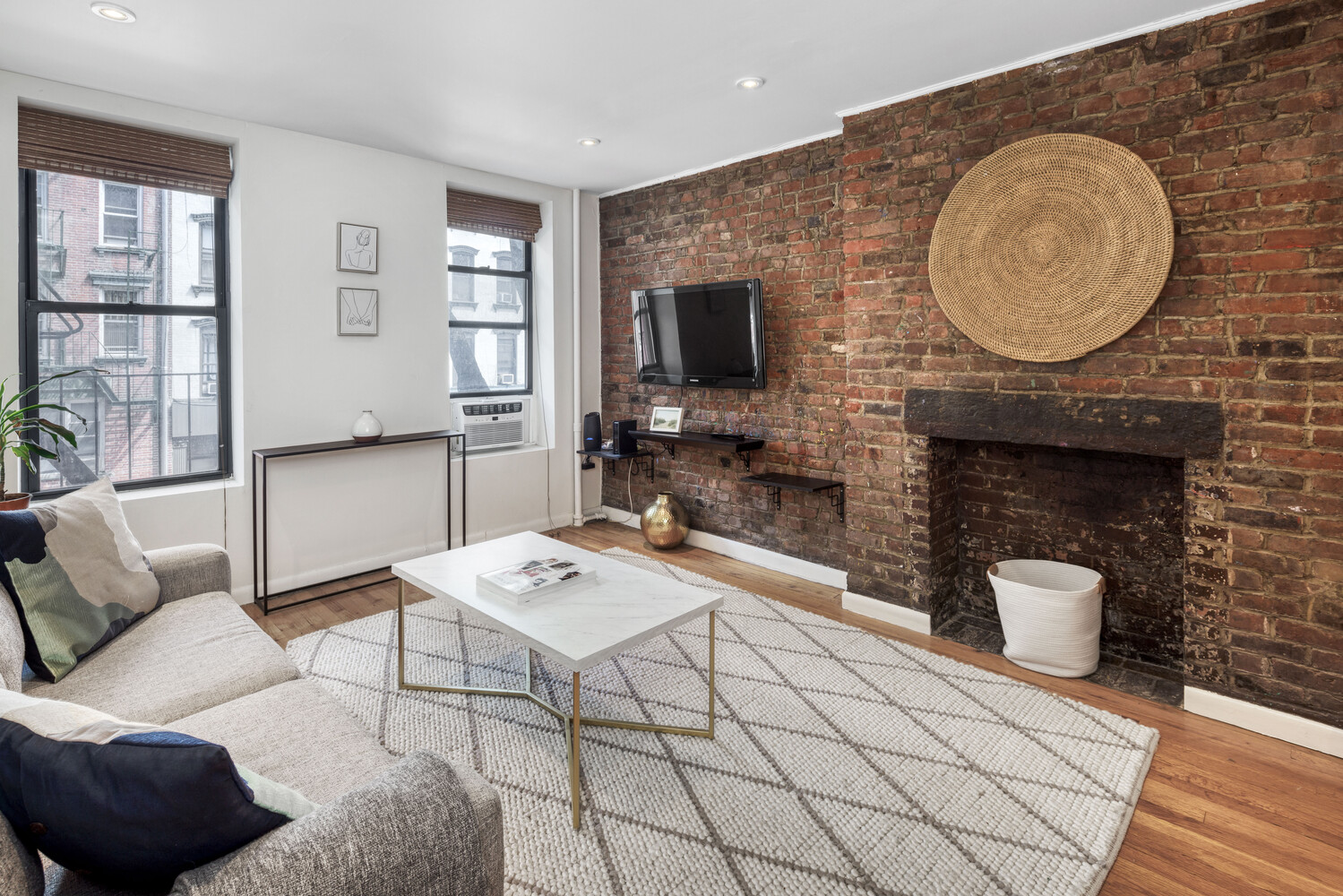 #7 photo, 334 E 5TH Street, East Village , NY 10003