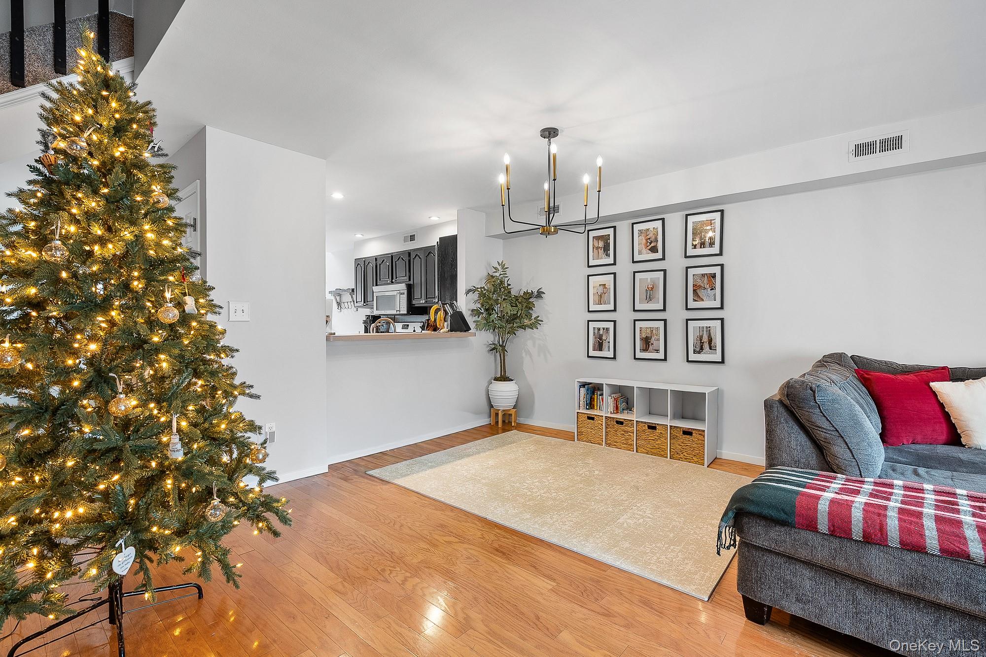 #10 photo, 8 Sunridge Lane, מחוז סאפוק Islip , NY 11751