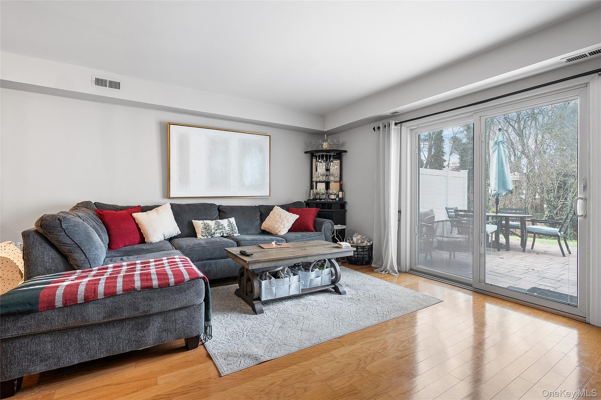 #11 photo, 8 Sunridge Lane, מחוז סאפוק Islip , NY 11751