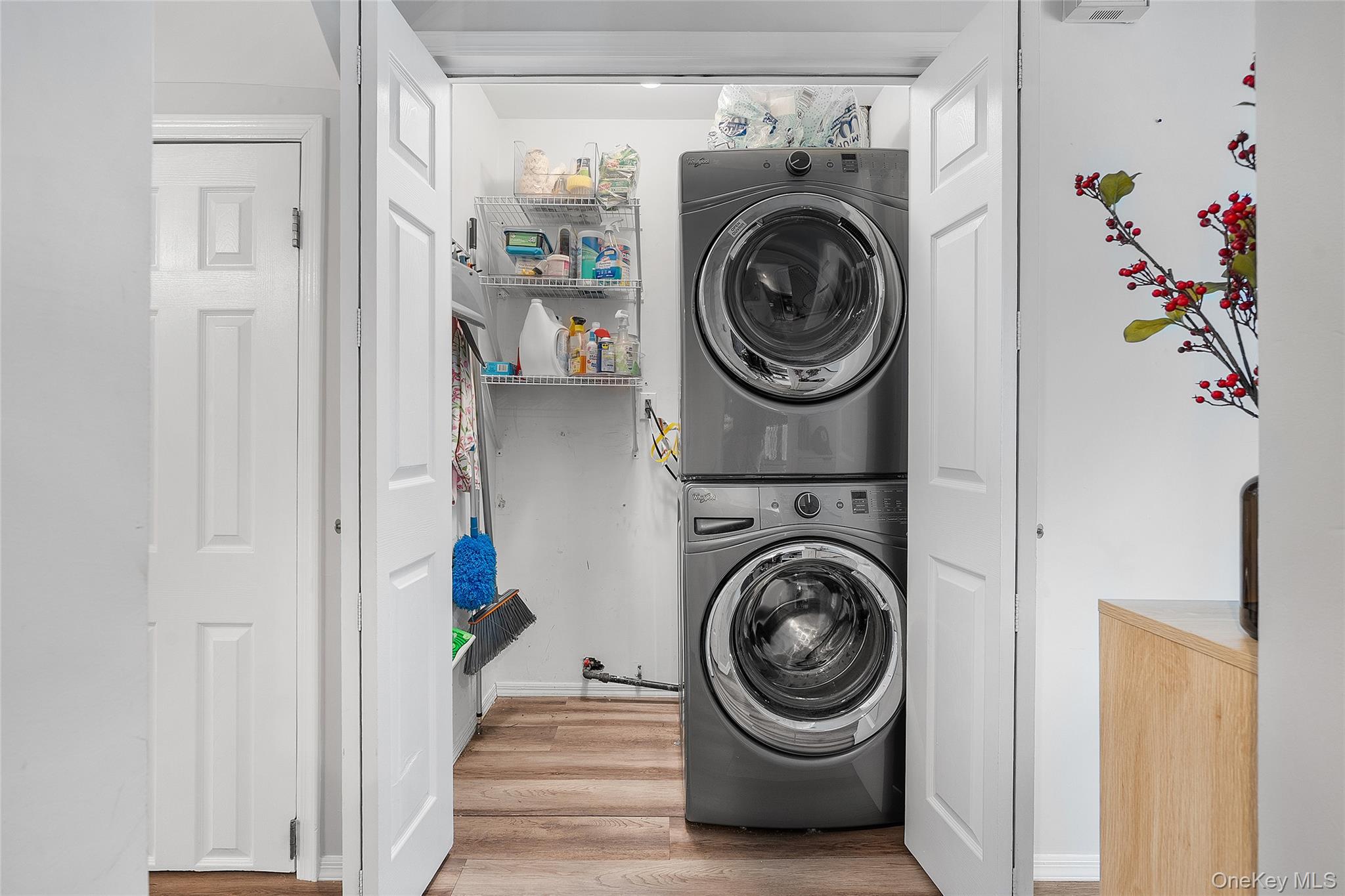 #17 photo, 8 Sunridge Lane, מחוז סאפוק Islip , NY 11751