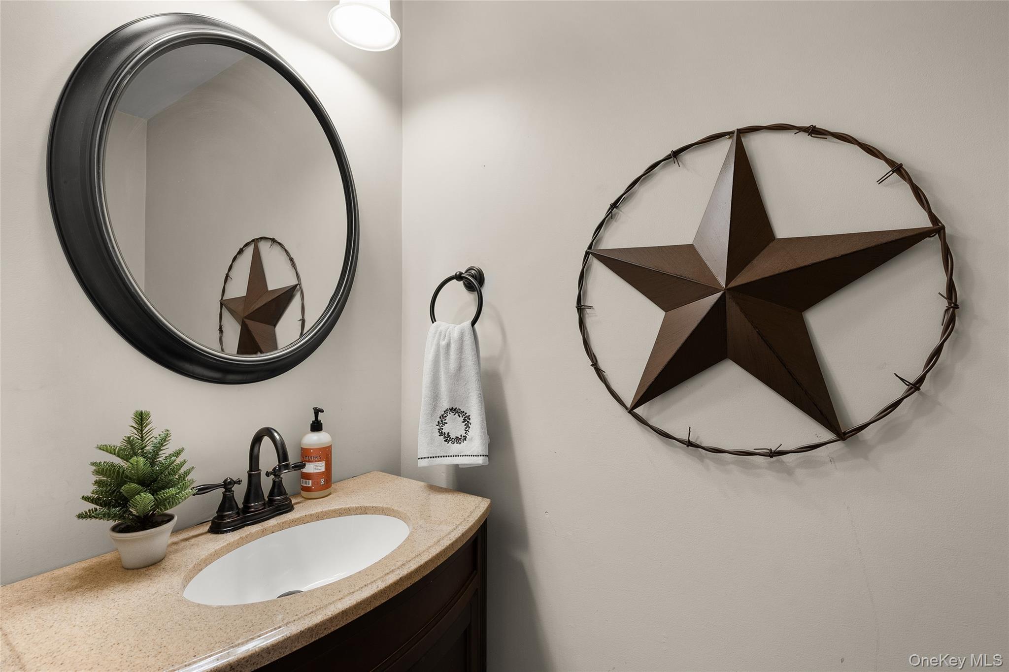 #19 photo, 8 Sunridge Lane, מחוז סאפוק Islip , NY 11751