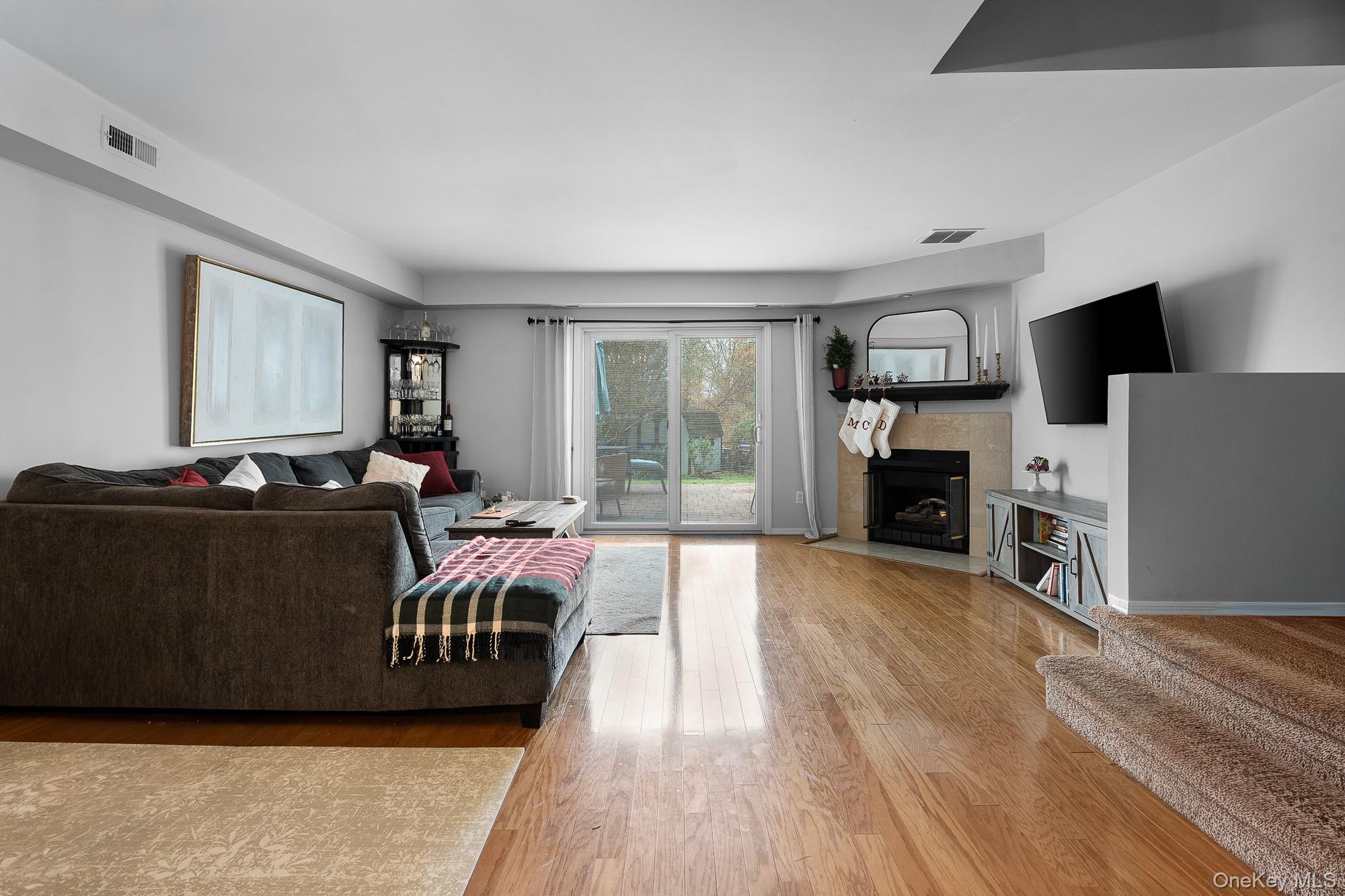 #9 photo, 8 Sunridge Lane, מחוז סאפוק Islip , NY 11751