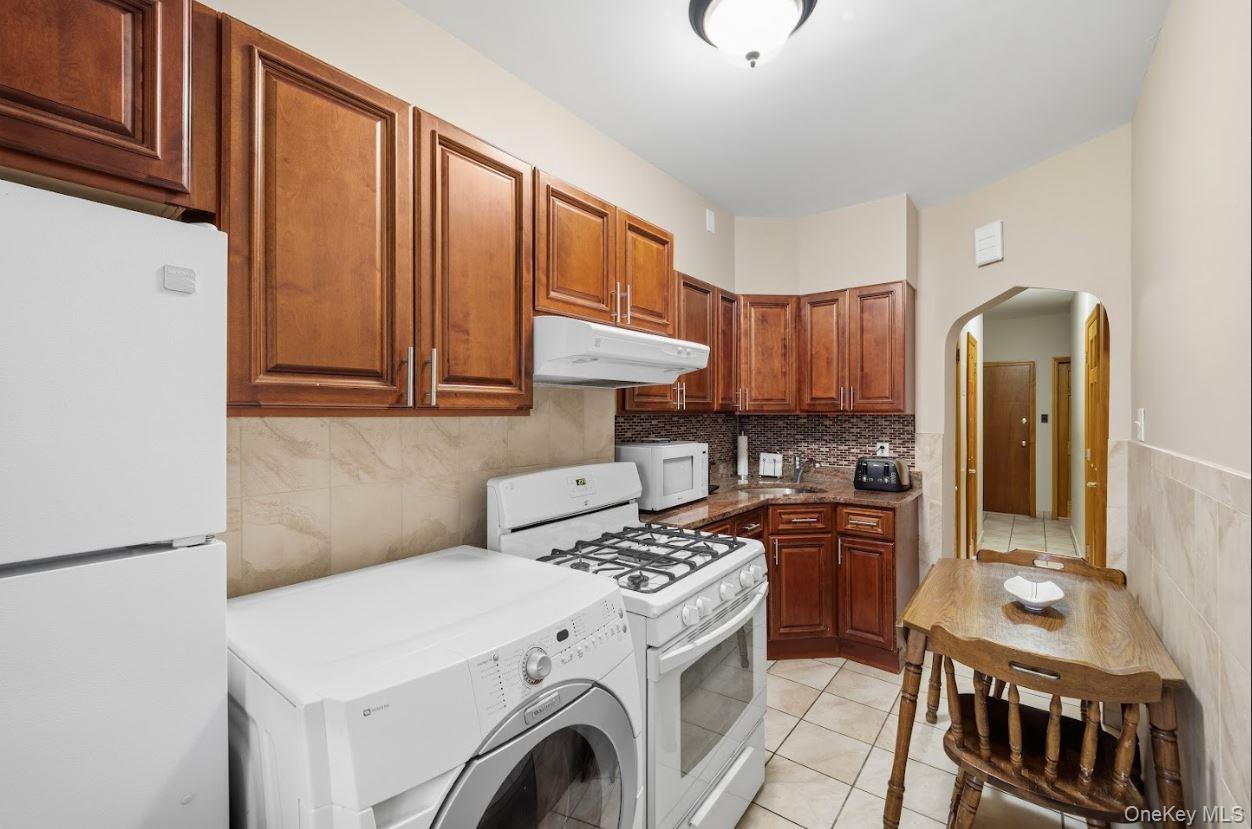 #7 photo, 2015 Menahan Street, Ridgewood , NY 11385